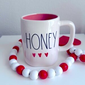 💕 RAE DUNN HONEY HEARTS PINK INTERIOR VALENTINES DAY COFFEE TEA MUG